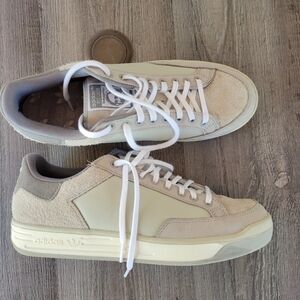 Men's Adidas Rod Laver tennis shoes